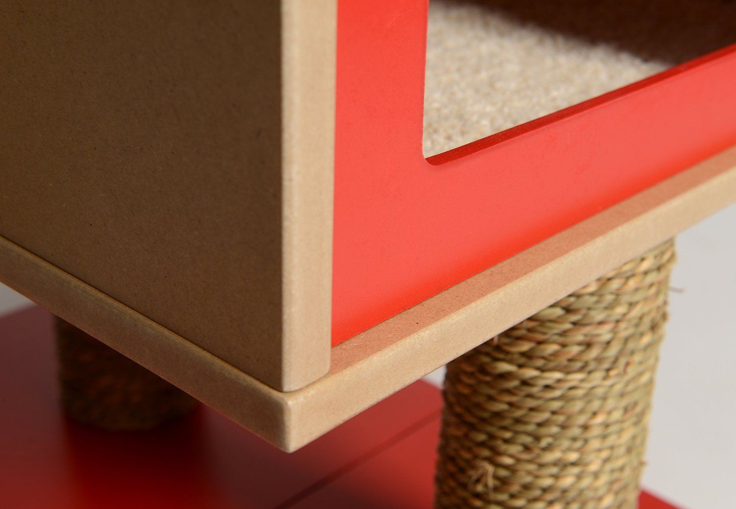 Hagen Vesper V-Base In Red Cat Post - Kohepets