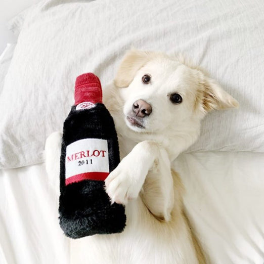 ZippyPaws Happy Hour Crusherz Red Wine Plush Dog Toy - Kohepets